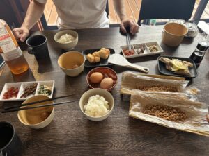 アウラテラス茨城、朝食、藁納豆や焼き魚など